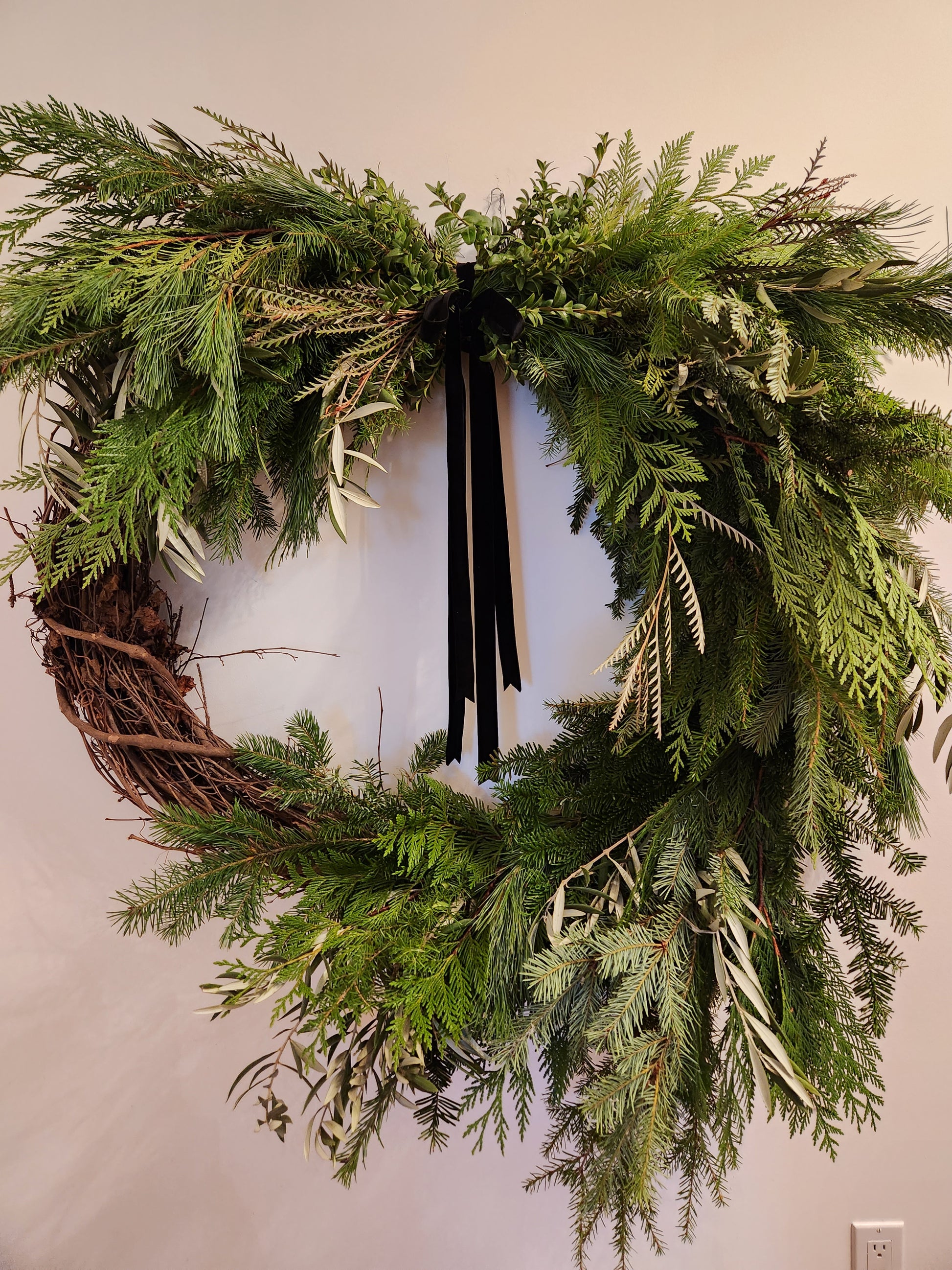 'BIG BEAUTY' Fresh Handcrafted Wreath - Magnolia Acre Co.